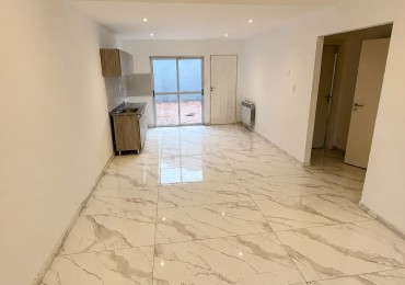 VENTA CHALET 3 AMB CON GARAJE Y PATIO PROPIO - 