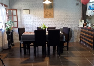 VENTA CASA 3 AMBIENTES CON AMPLIO PARQUE 